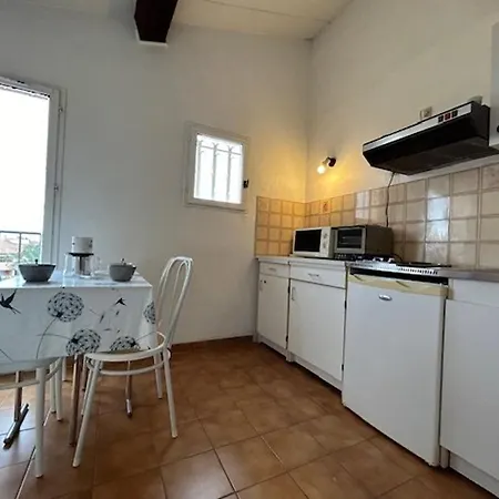 Apartment : Lumineux 2 Pieces Avec Parking Dans Calme - Fr-1-226-536 *