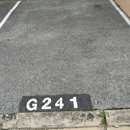 Apartment : Lumineux 2 Pieces Avec Parking Dans Calme - Fr-1-226-536