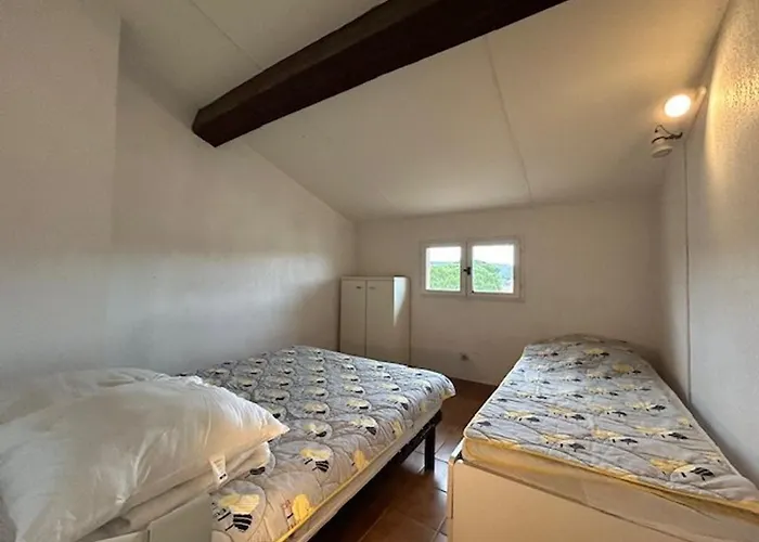 : Lumineux 2 Pièces Avec Parking Dans Résidence Calme - Fr-1-226-536 Appartement